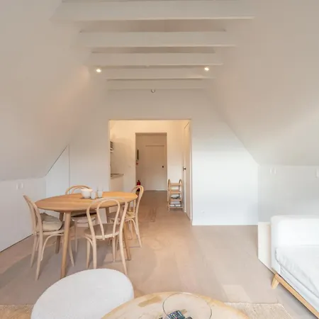 Calm, Light-filled With Private Balcony Apartament