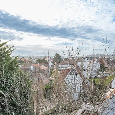 Calm, Light-filled With Private Balcony